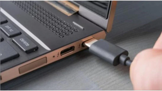 KENAPA CHARGER LAPTOP BISA MENJADI PANAS? KETAHUI PENYEBAB DAN CARA MENGATASINYA
