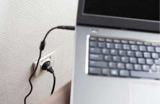 Kesalahan Saat Cas Laptop yang Diam-Diam Bikin Baterai Cepat Rusak